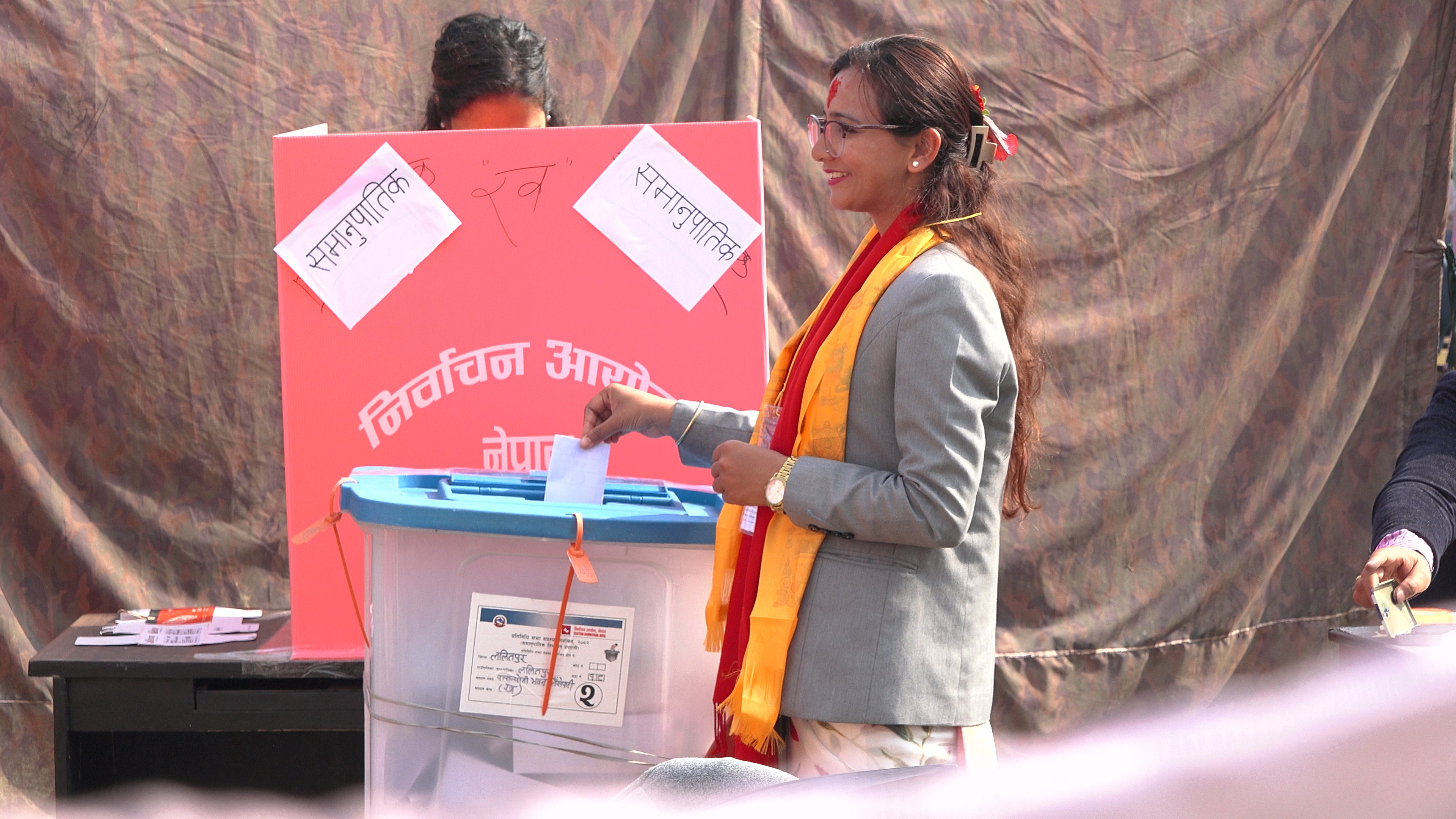 तोसिमा कार्कीले गरिन् मतदान, भनिन् ‘यो इतिहास रच्ने समय हो’